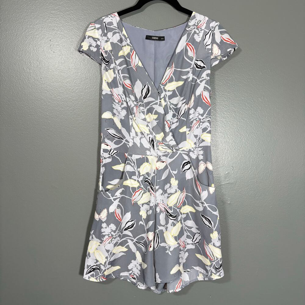 Oasis Women's Gray Floral Faux Wrap Shorts Romper - Size 8 - Pockets - Playsuit